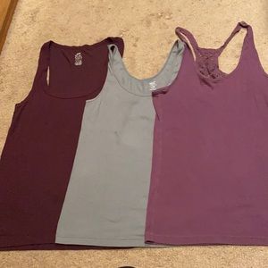 Women’s tanks. 3 pack bundle